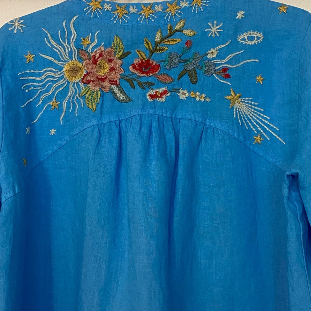 💰CLEARING MY CLOSET SALE💰 Johnny Was Embroidered High Low Tunic Top - Picture 5 of 15